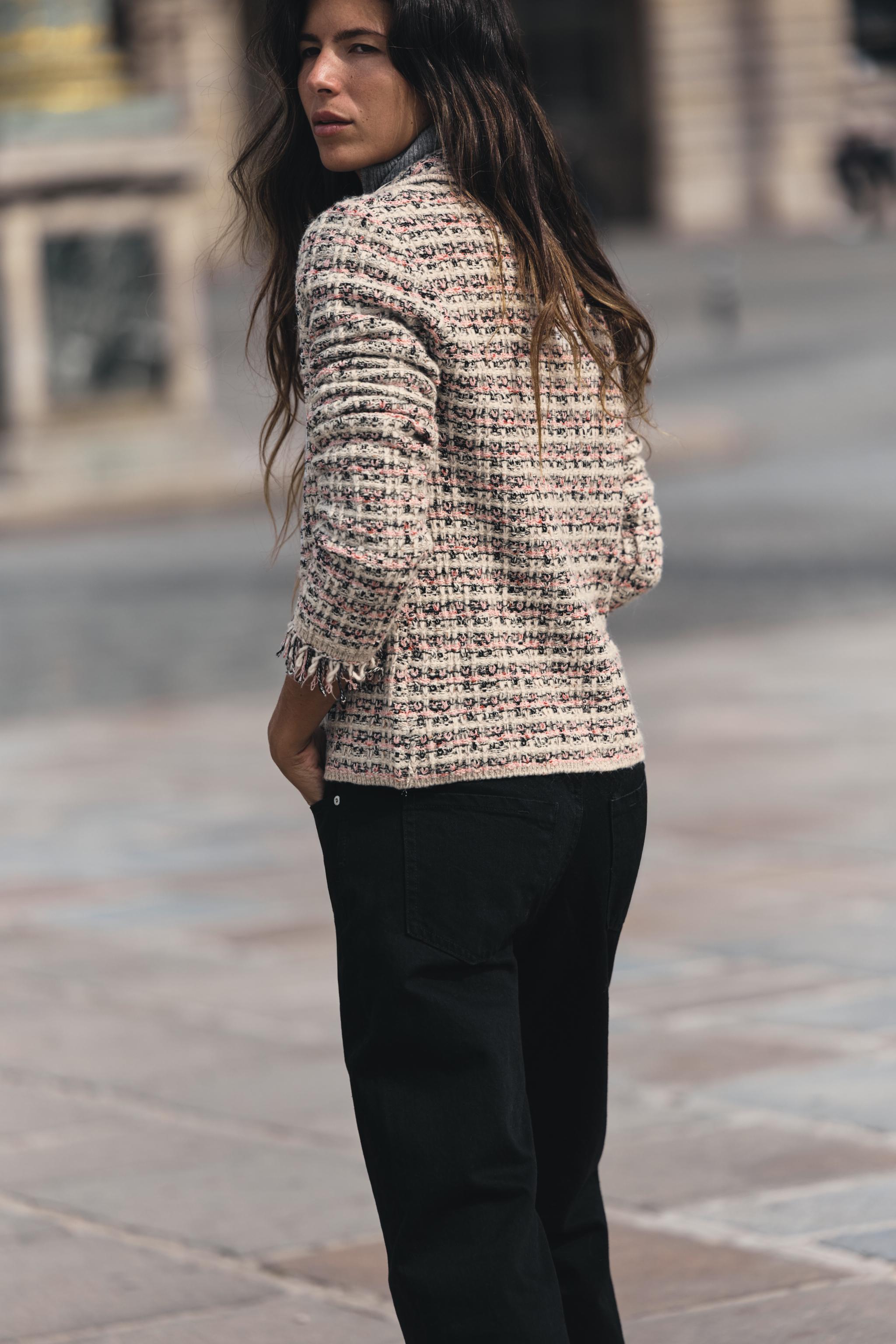 GILET EN MAILLE STRUCTURÉE À POIGNETS EFFRANGÉS